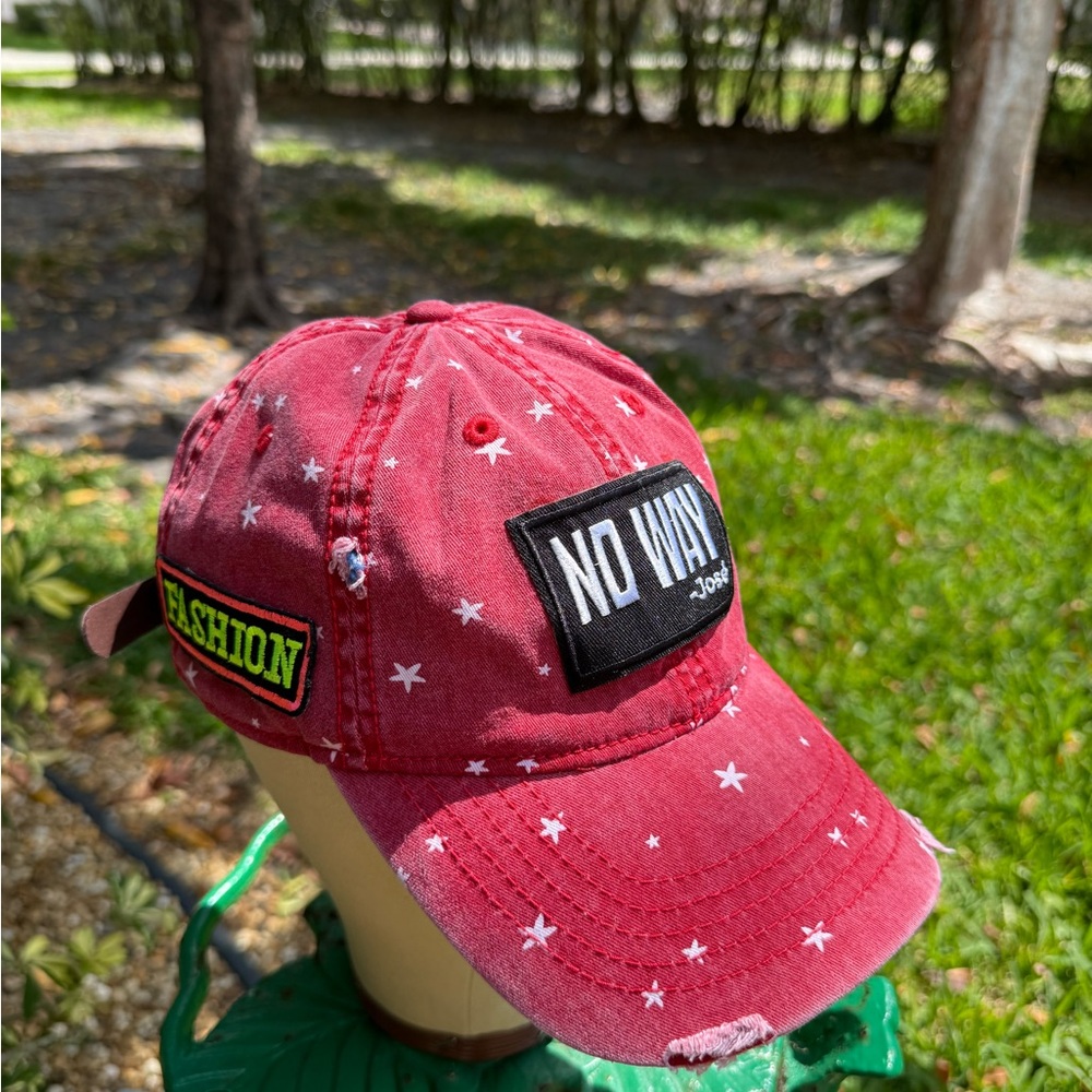 Red Star Pattern Cap - Picture 3 of 5